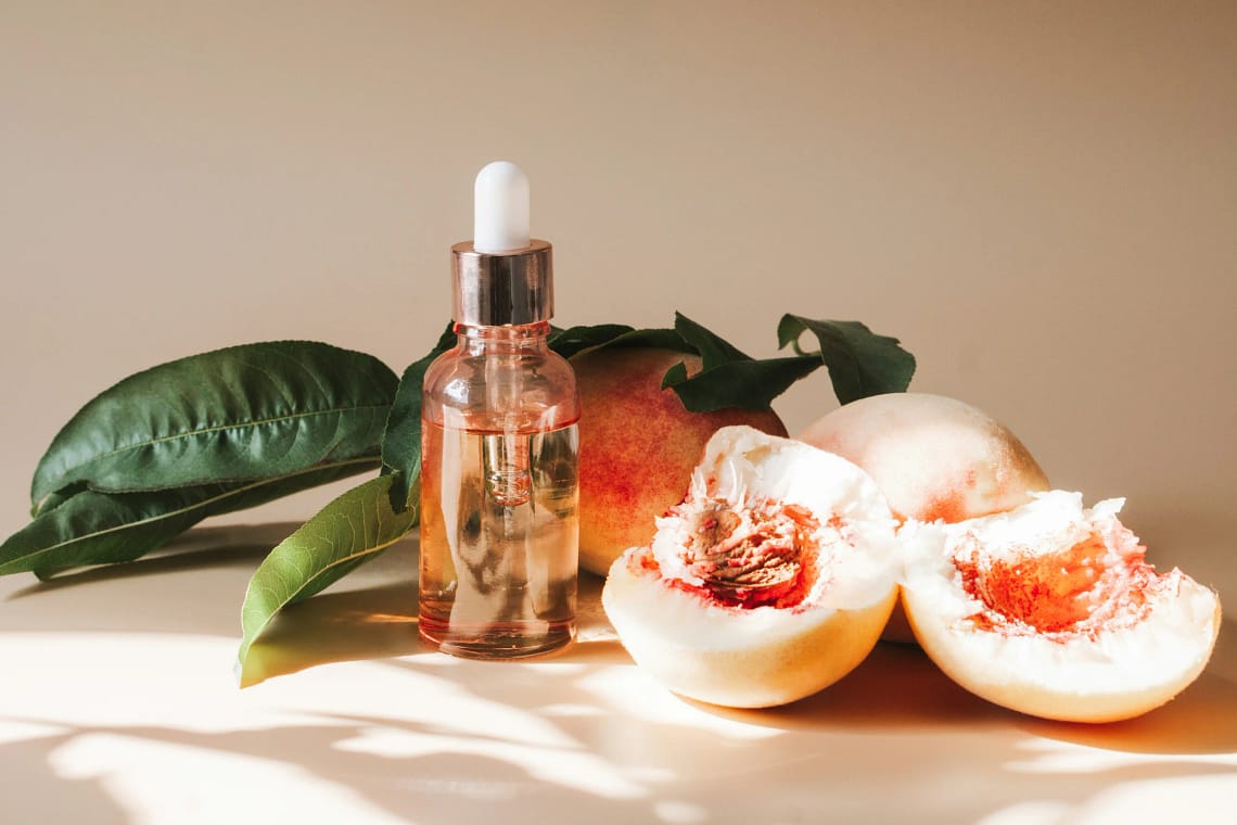 Antioksidanti so ključni za nego kože. Od vitamina C do resveratrola – odkrijte, kako zaščititi kožo pred staranjem in prostimi radikali.