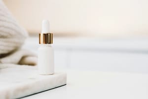 Retinol - mnenje: ali retinol tanjša kožo