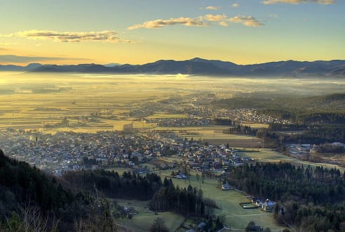Slovenija je 4. najvarnejša država na svetu! 🇸🇮 Odkrijte, zakaj v času svetovnih konfliktov blestimo na Globalnem indeksu miru in kaj to pomeni za naš vsakdan